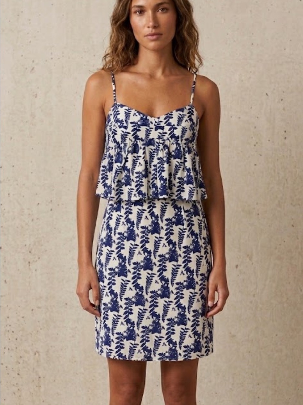 🍕🪻WHIT silk mini dress blue and white ruffle tiered front leaf pattern
